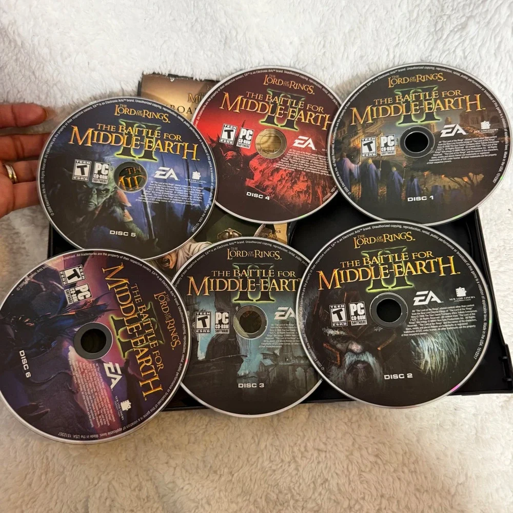 The Lord of the Rings Battle for Middle-Earth II PC CD-ROM 6 Discs EA Games 2006